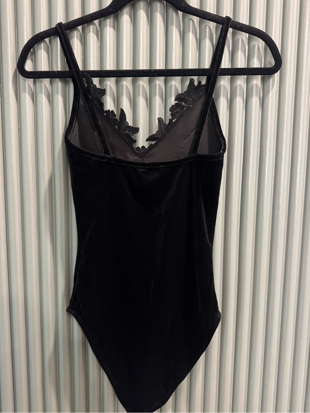 Topshop Black Floral-Appliqué V-Neck Bodysuit - Picture 3 of 5